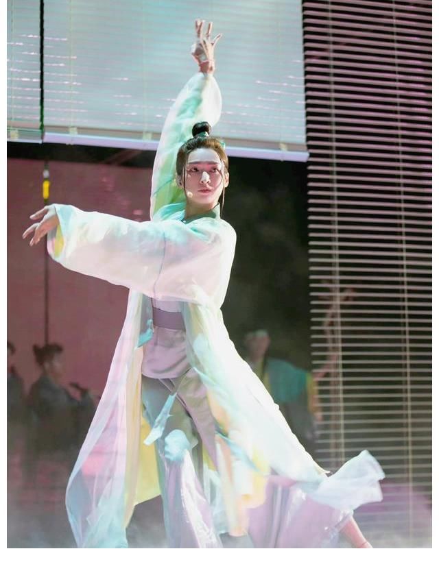 哥哥们|《披荆斩棘的哥哥》当淘汰残酷，得失心变重，就开始输出人品