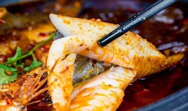 吃鱼时第一筷子夹哪里,就能看出他的性格,自私的人都会夹这块