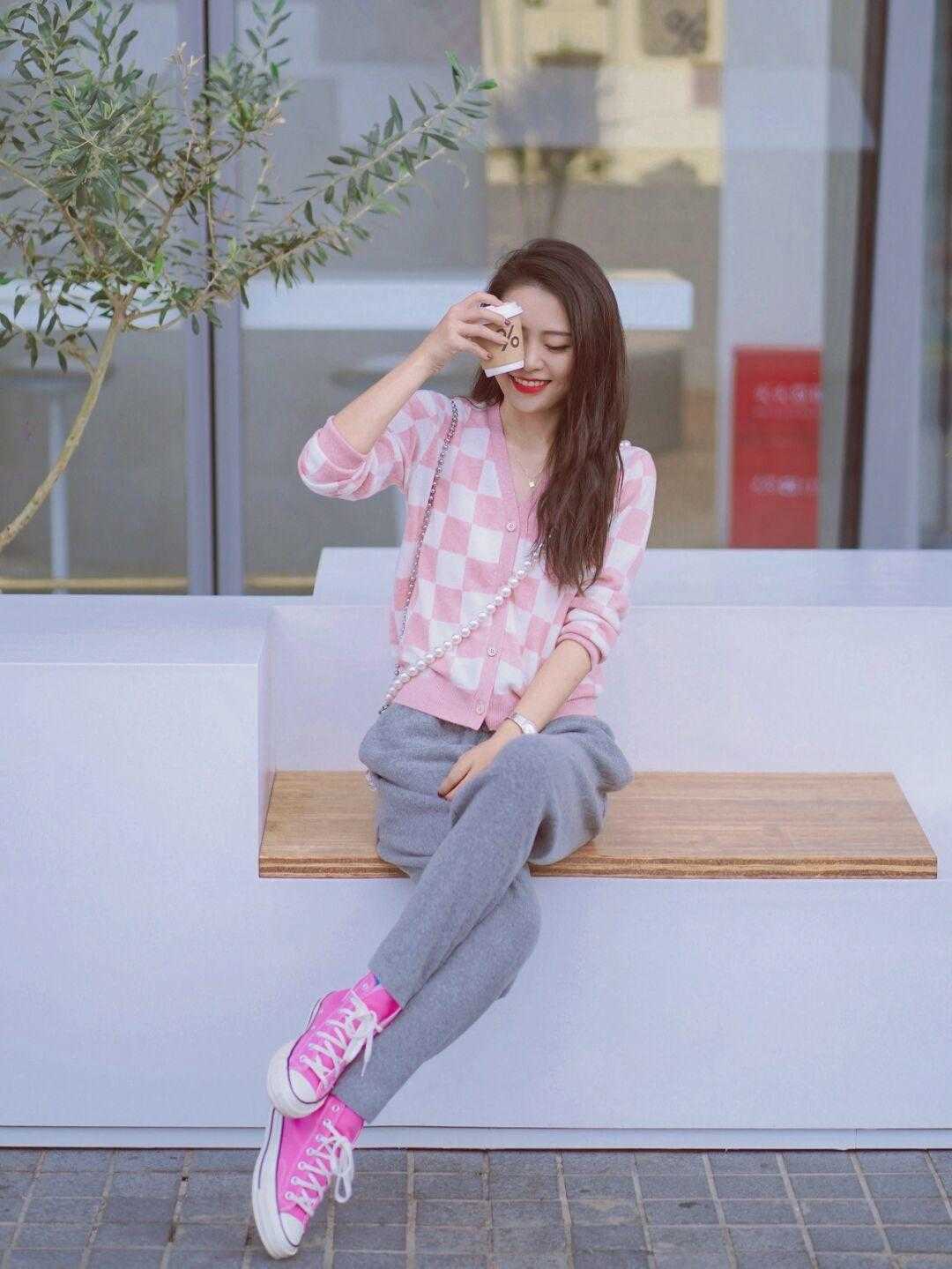 时髦精 时髦精们集合了!今年大火的棋盘格单品我给大家整理了,千万码住