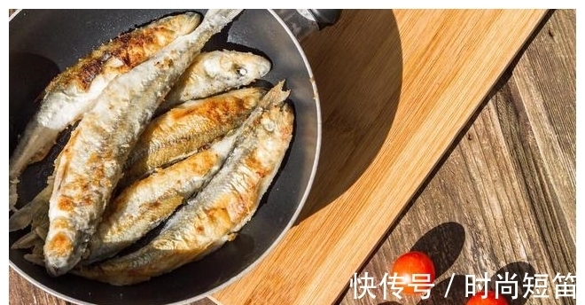 香酥|无论煎什么鱼，不要直接倒油煎，多加一步，鱼皮不掉更香酥