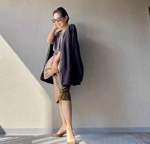  日本56岁妈妈太会穿了！秋冬显高搭配时尚气质，圈粉无数小个子！