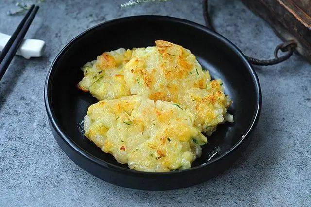 不論男女，早上空腹吃點它，相當于慢跑1小時，口臭便秘慢慢消散