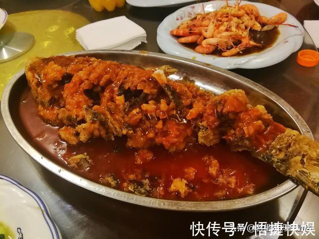 烙馍|8道凉菜,15道热菜,农家院的团圆饭总花费588元,网友说:太值了