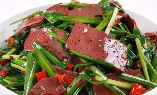 韭菜炒鸭血|冬季是养生的黄金时期,多吃小炒菜,补血补铁面色红润气色好