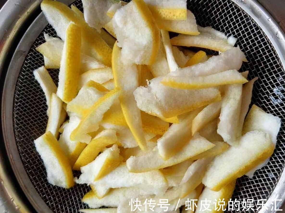 爷爷养花从不花钱，只用这3种垃圾，盆里撒一层，养啥都爆