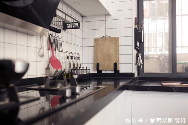 厨房|76㎡老破小，竟有4室1厅，可以住下一家五口，黑白灰简约实用