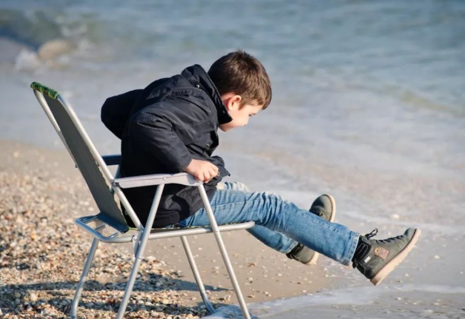 范成金|啃老女大学生的灵魂控诉:你们毁了我的翅膀,却怪我不会飞翔
