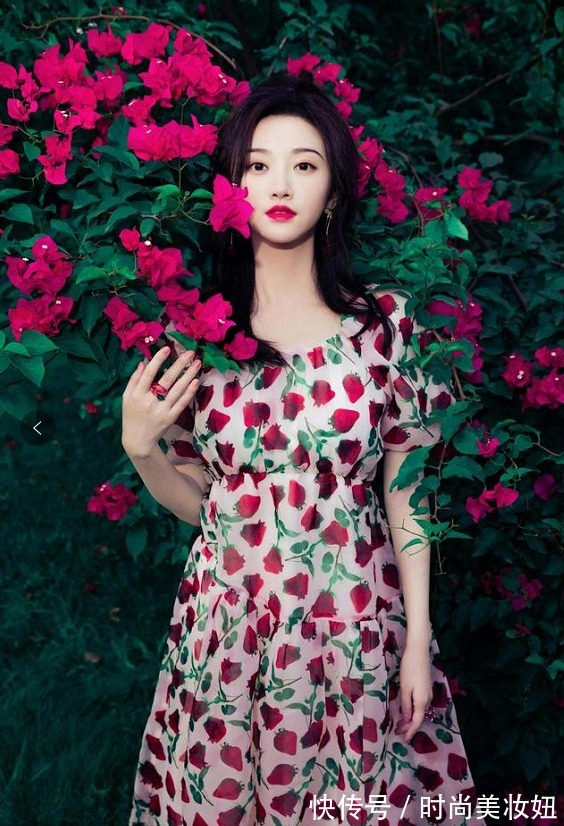 印花连衣裙|章小蕙骨子里的“贵族”气质,穿印花连衣裙优雅贵气,美翻了