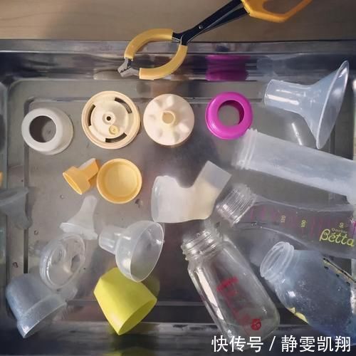 父母|有种“省事”叫父母无知,用开水烫奶瓶,受伤害的是孩子