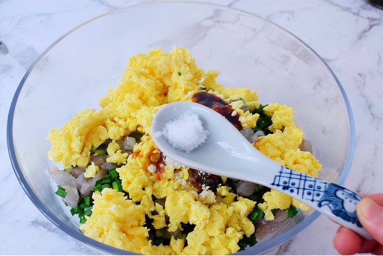 饺子皮新吃法,用来包成包子,皮薄馅儿多,真好吃