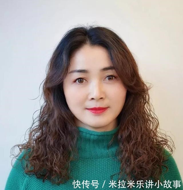 发型 今年秋冬发型别乱剪，18款洋气烫发送给你，无论胖瘦都适合！