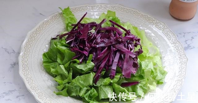 一款简单易上手的沙拉，好吃方便，不到10分钟就能完成！