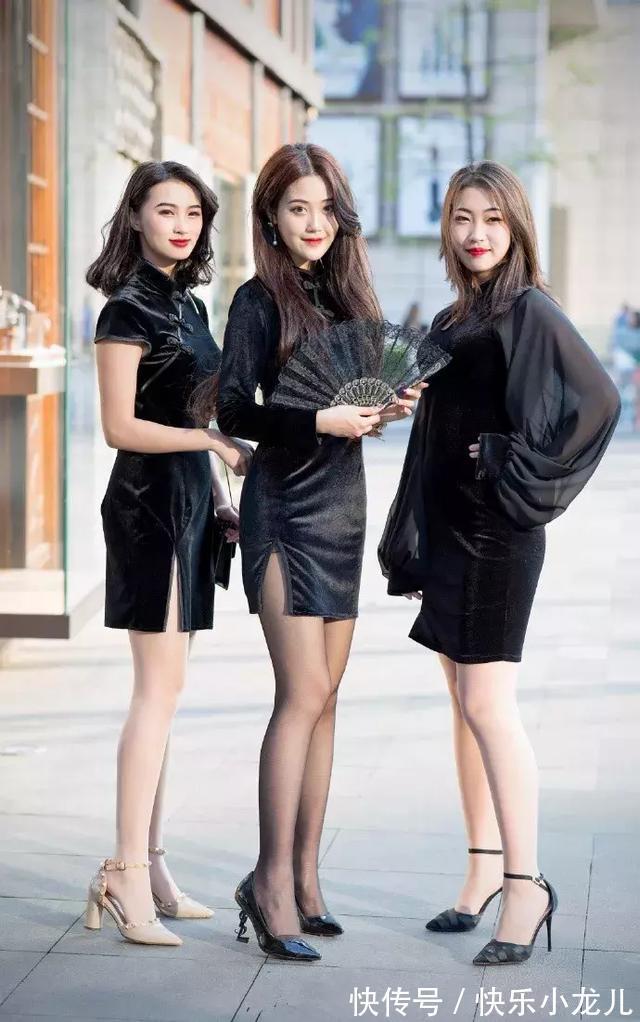 妹子 玫红色的高腰短裤,搭配露肩的雪纺衫,时尚又非常的洋气