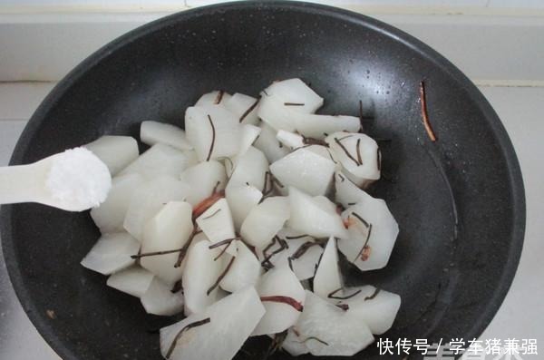 胃经常反酸胀气,隔三差五吃1次它,养胃促消化,胃病悄悄修复