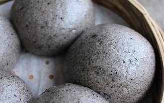 1碗面粉2个鸡蛋，做好吃的开口笑，香酥可口，大人小孩都爱吃