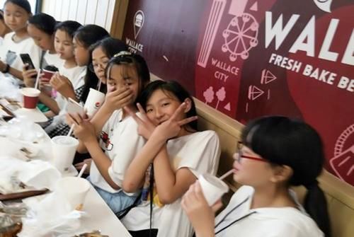 财商|“妈妈，能给我十块钱吗？”两位妈妈的不同处置，决定孩子的财商