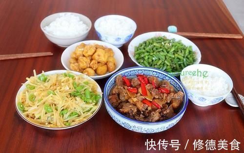 儿子收到录取通知书,晚餐四道家常菜,邻居怪不得你家孩子低调