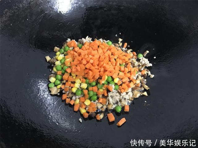  烧卖|饺子皮加1碗糯米，做成快手早餐，皮薄馅大，一人一屉不够吃