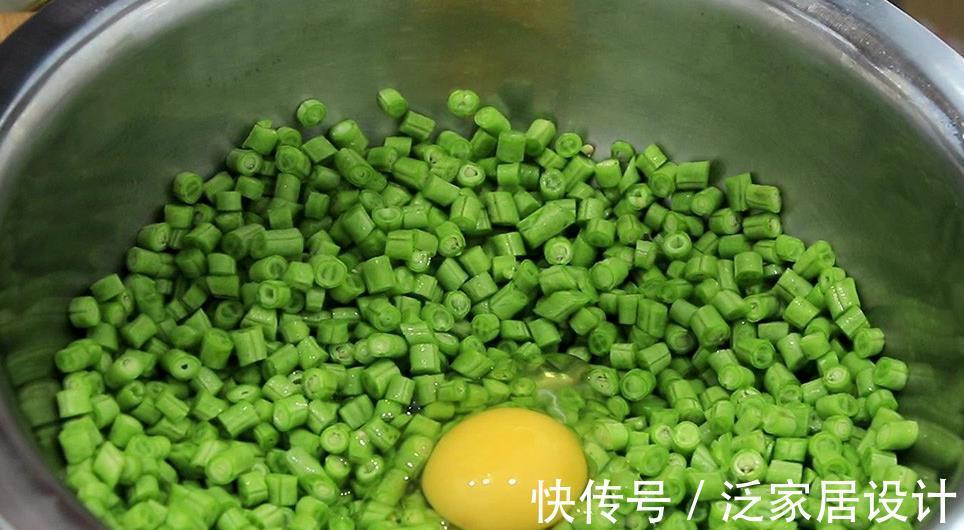 蒸豆角|豆角粒打入一个鸡蛋,厨师长教你蒸豆角技巧,不粘连不坨块又清脆