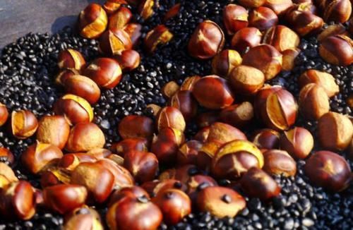 此物晚上当零食吃一把，补气益血，健脾胃，降血压，早吃早好