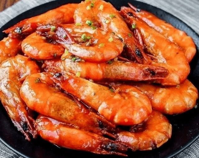 挑虾线别只会用牙签,学渔民这样做,1秒一个,简单易学又实用