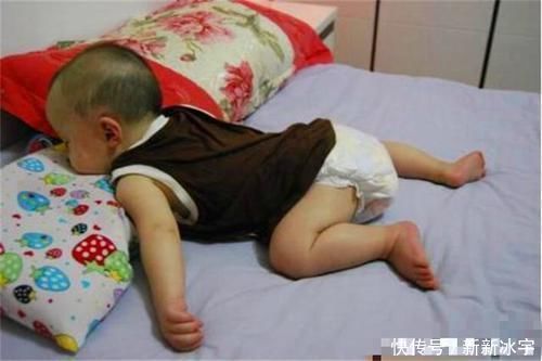 被子|宝宝睡觉若是有3个表现,说明大脑发育比同龄人快,长大双商高