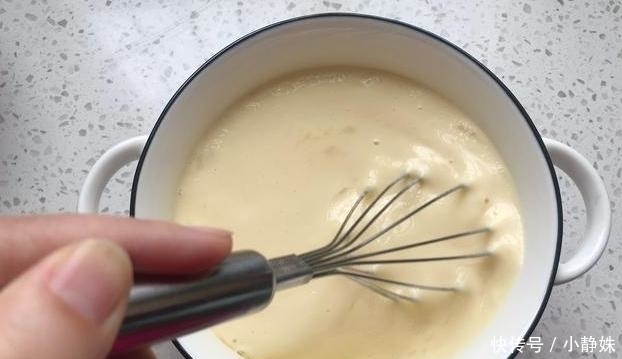 网红|网红小吃草莓班戟,在家做不用买,一口平底锅6个小步骤搞定