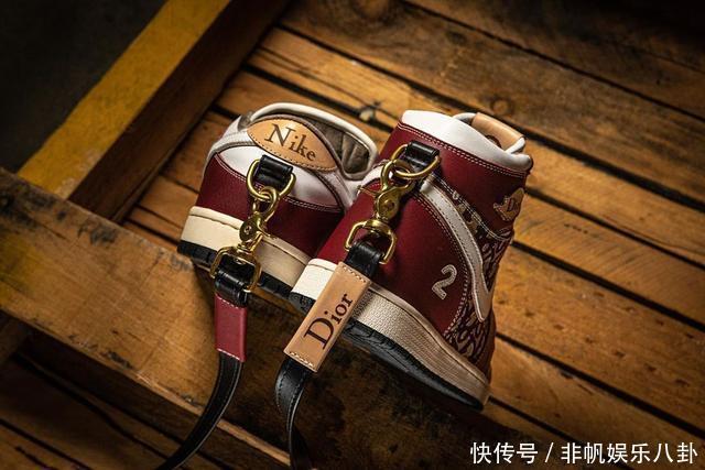 Dior x Dunk SB Low头一次见！这细节真把我看傻了