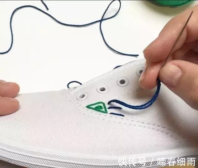 diy 小白鞋穿腻了?试下刺绣后的小白鞋,一样穿出“花”样!附教程
