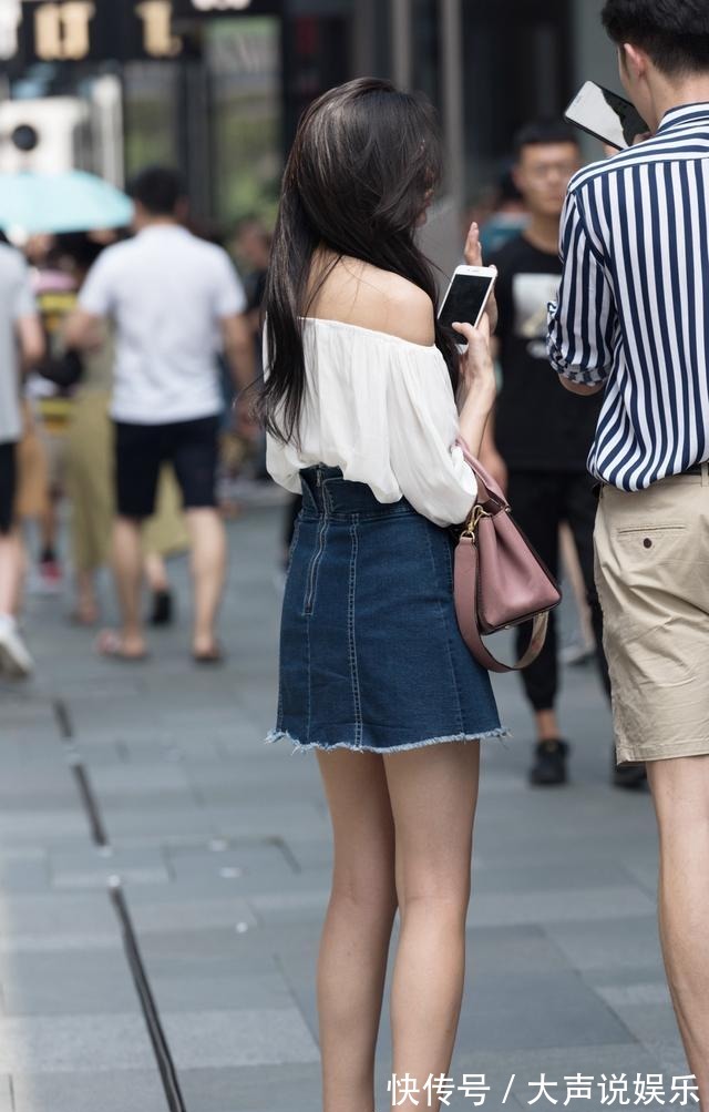 tips|牛仔裙怎么搭配不用太花哨,简约风格才能衬托出牛仔裙的美