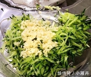 做法|夏天餐桌上最受欢迎的一道菜,做法简单,5分钟就搞定,百吃不腻