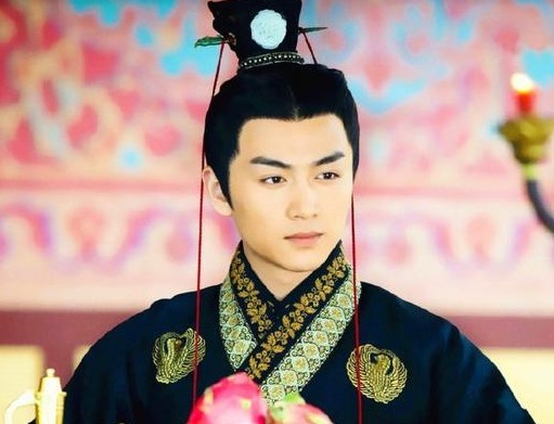 生下|古代有两位美女名字相同，前者嫁给三个皇帝，后者却生下四个皇帝