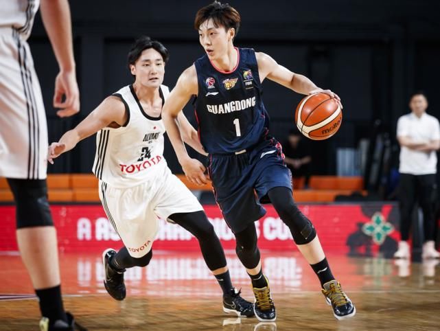 中国男篮|FIBA关注胡明轩：他的外号是“胡椒仔” 成长离不开杜锋的帮助