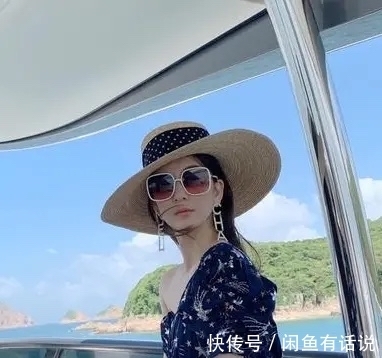 元素|方媛不愧是天王嫂,印花T恤配小黑裤也穿出高级感,气质都升华了