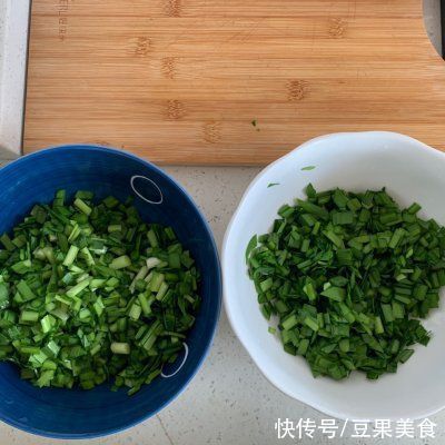 薄饼|别再出去吃了，韭菜鸡蛋饼-妈妈早餐自己做更好吃