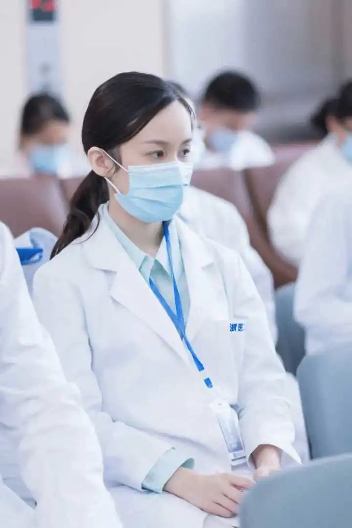 美女博士意外走红，26岁的她却说：我和大家想的不一样