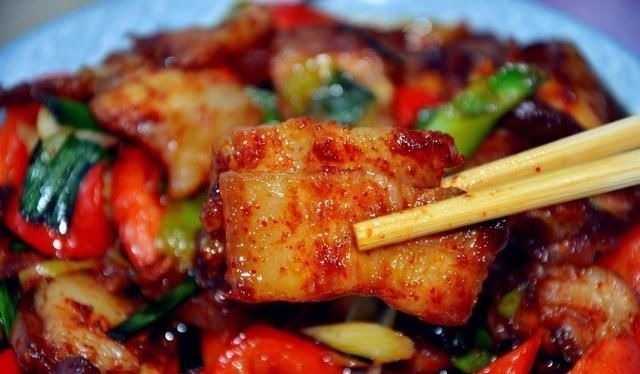 买五花肉，挑“上五花”还是“下五花”？牢记3特点，不花冤枉钱