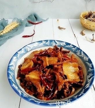 五花肉和“它”天生一对,鲜香不油腻,全家都着迷,上桌就光盘