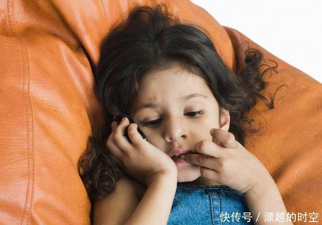 孩子|从小爱“咬指甲”的孩子，医生坦言长大后，多半逃不过两种结局