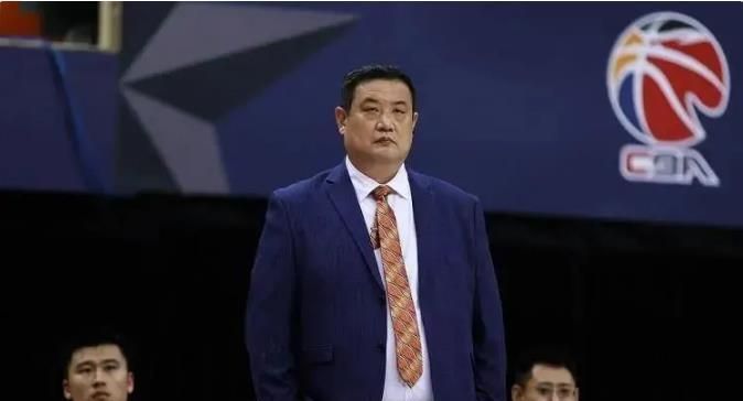 蓝领|徐长锁,创造一项CBA最让人看不明白的记录,还有什么理由不下课