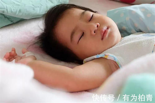 孩子|睡姿会影响身高？孩子若有这3种睡姿，长大至少比同龄人矮一截