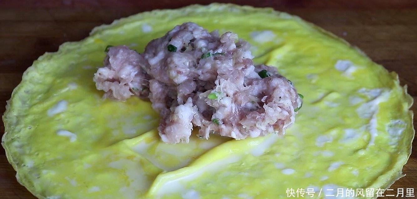 快过年了,这样做蛋卷,营养解馋,做法简单,全家都喜欢吃