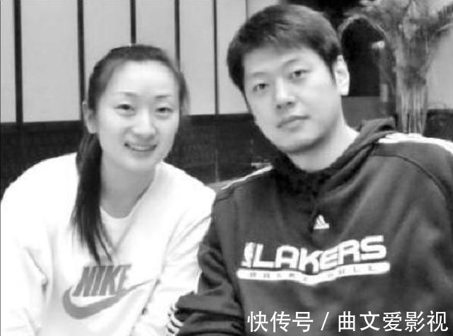岳父母|游泳名将周雅菲:嫁给中国男篮莫科,同他一起当他前妻父母的孩子