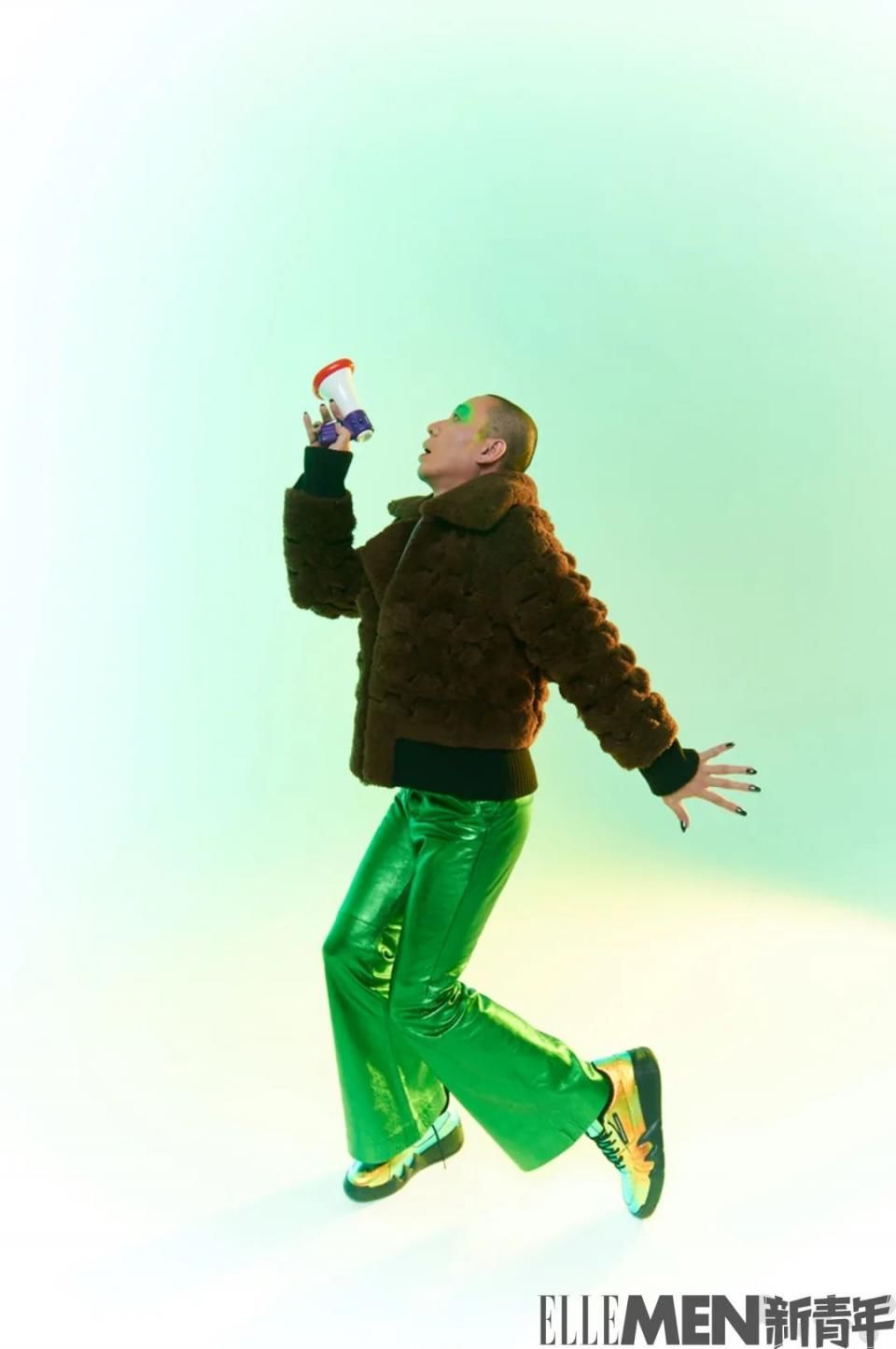 四十岁的梁龙，挺有劲儿