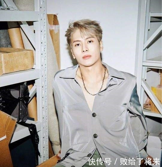 跑男|38度高温穿套袖,千方百计遮纹身,王嘉尔为录制“跑男”煞费苦心