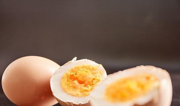 蛋黄|增强骨密度的高手,其实不是牛奶,经常吃,骨量增加,骨骼更强健