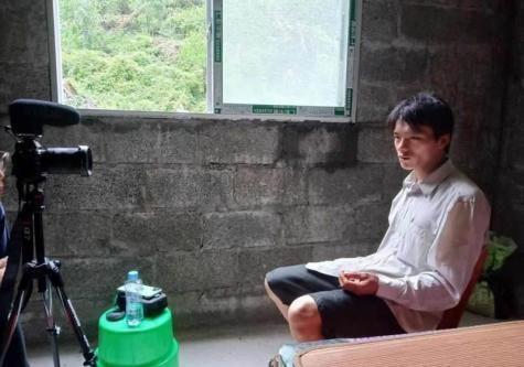 村里人|90后夫妻躲进深山,不懂避孕不愿结扎,12年生10娃,30岁妈妈像40岁