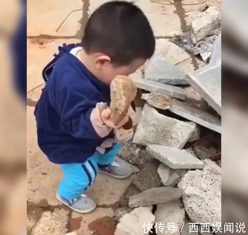 奇思妙想|萌娃扔石头手滑砸到自己的头走红网络,网友:幸好这只是自己扔的