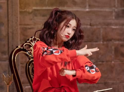  赵小棠|姐妹资源双开，虞书欣常驻《跨次元新星》，赵小棠也迎来个人综艺