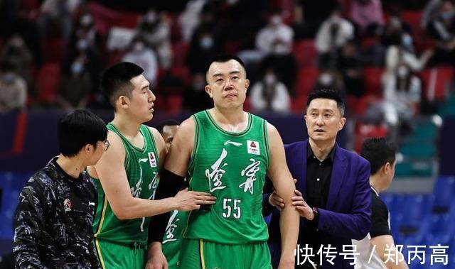 CBCBA火爆冲突!韩德君和威姆斯大打出手,两人都被驱逐,恐被重罚